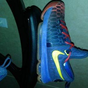 Nike kd 9 size 5.5 (roar from the floor)